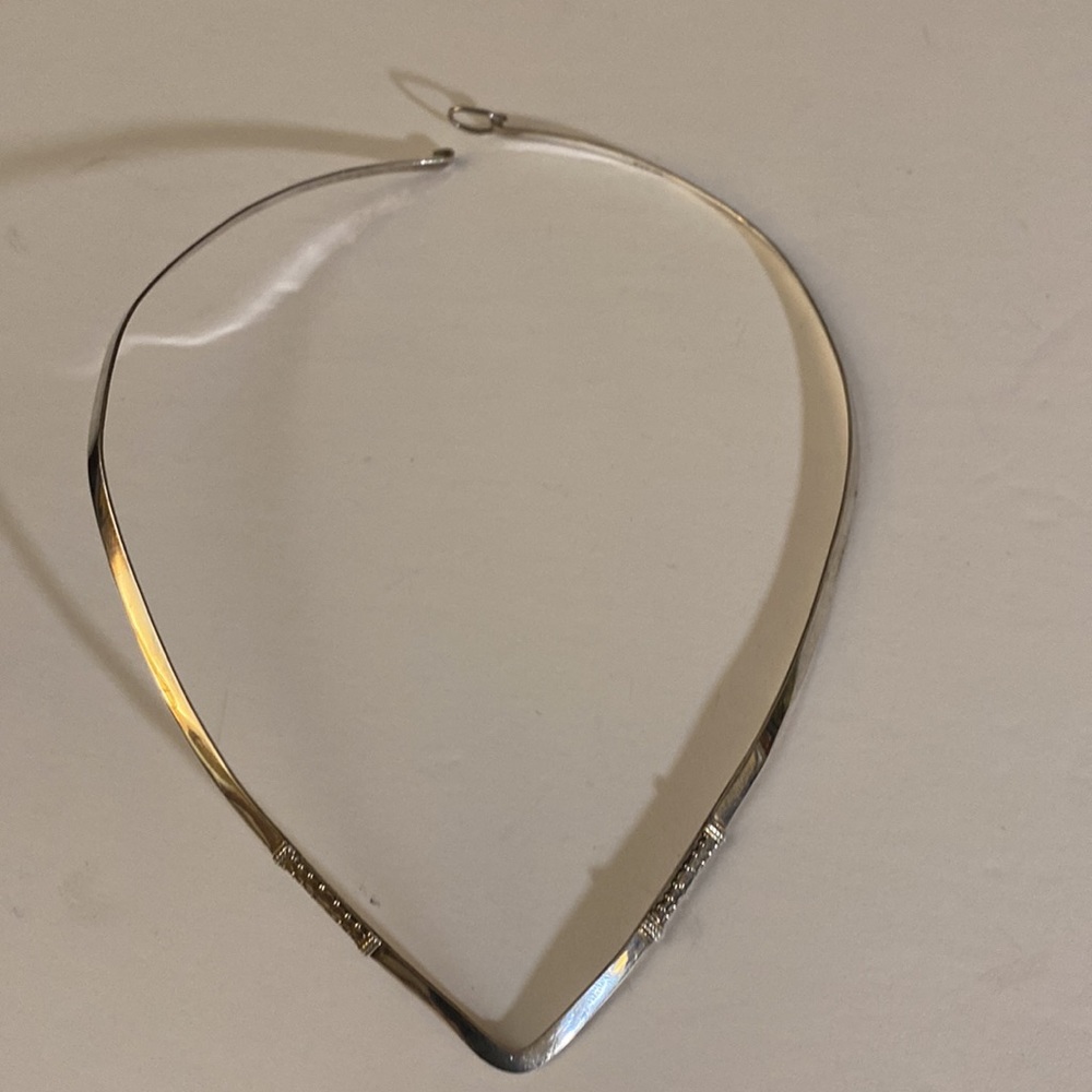 Sarda Sterling V neck choker - Picture 5 of 7